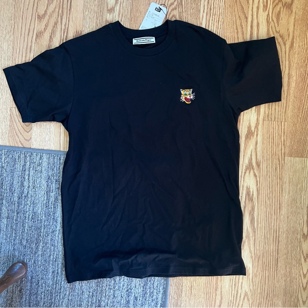 Onitsuka Tiger - black shirt - embroidered tiger - M